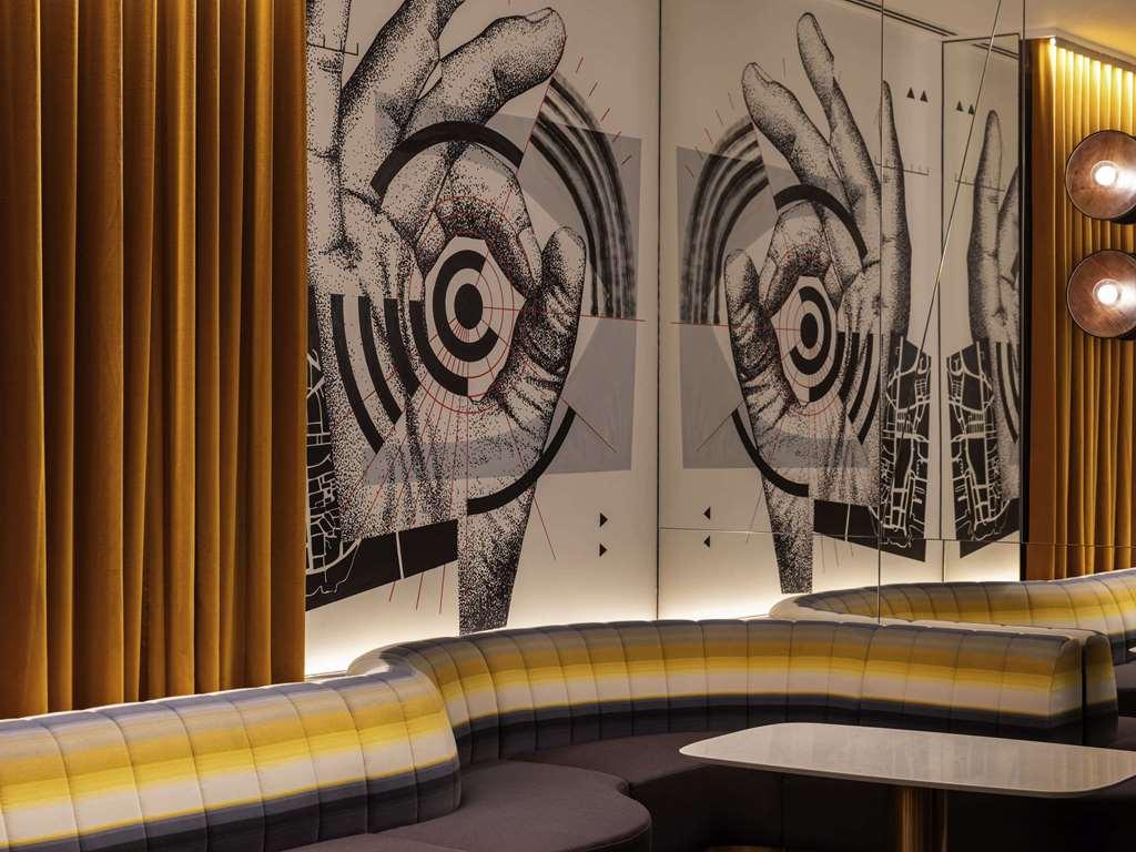 ホテル Mondrian 香港 レストラン 写真